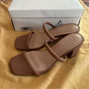 AND strap block heel